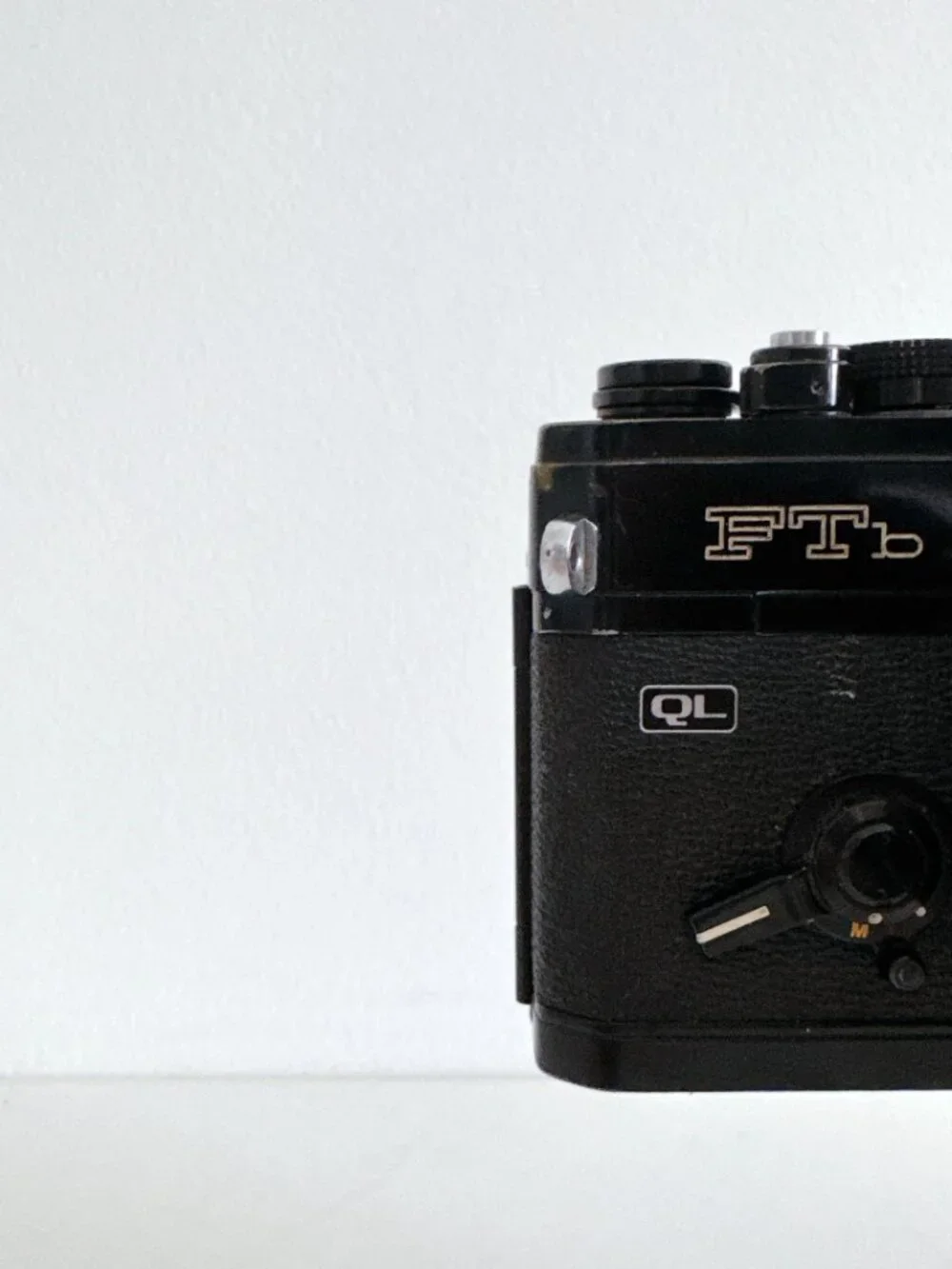 VTG BLACK CANON FTB QL 35MM FILM SLR CAMERA WITH CANON LENS FD 50MM JAPAN